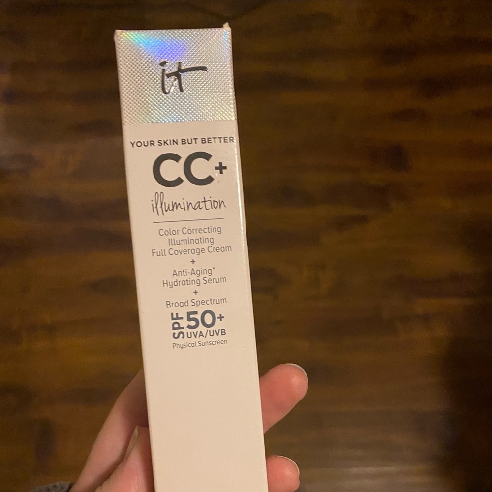 IT Cosmetics CC+ Cream Illumination Foundation with SPF 50+ in FAIR